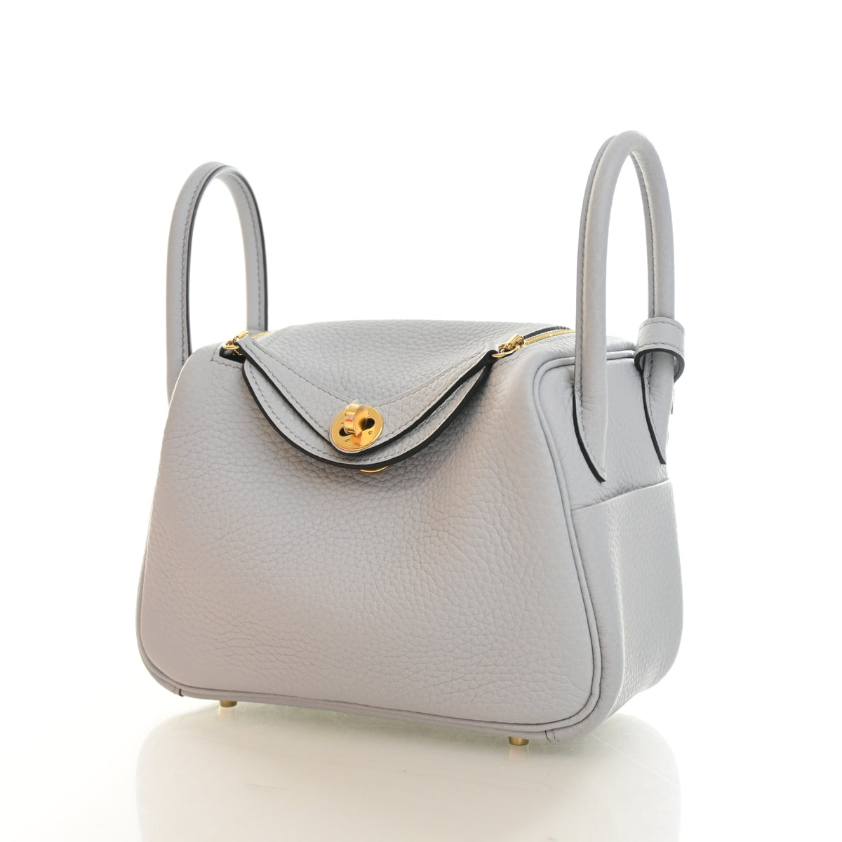 Pre-Owned Hermès Lindy Mini Bleu Pale Clemence Leather 20, three-quarter view