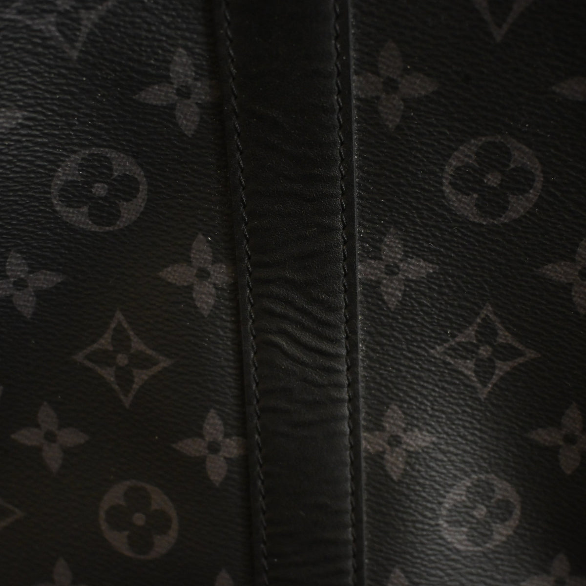 Pre-Owned Louis Vuitton 50 Monogram Eclipse Keepall Bandouliere, logo detail