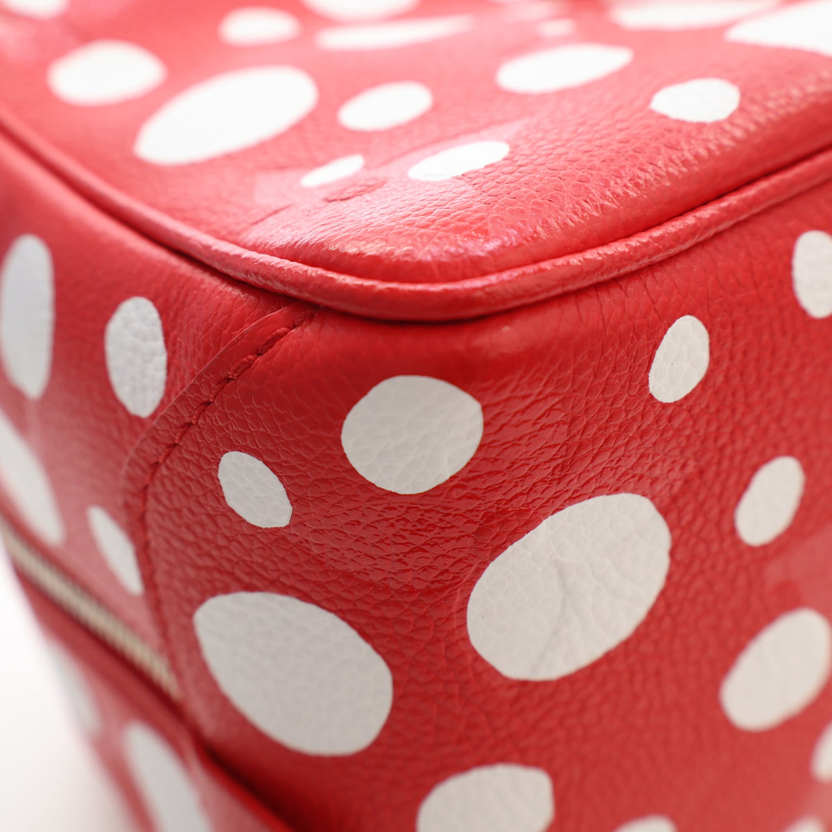 Pre-Owned Louis Vuitton X Yayoi Kusama Monogram Empreinte Square Bag, corner and edge detail, photo 13 of 18