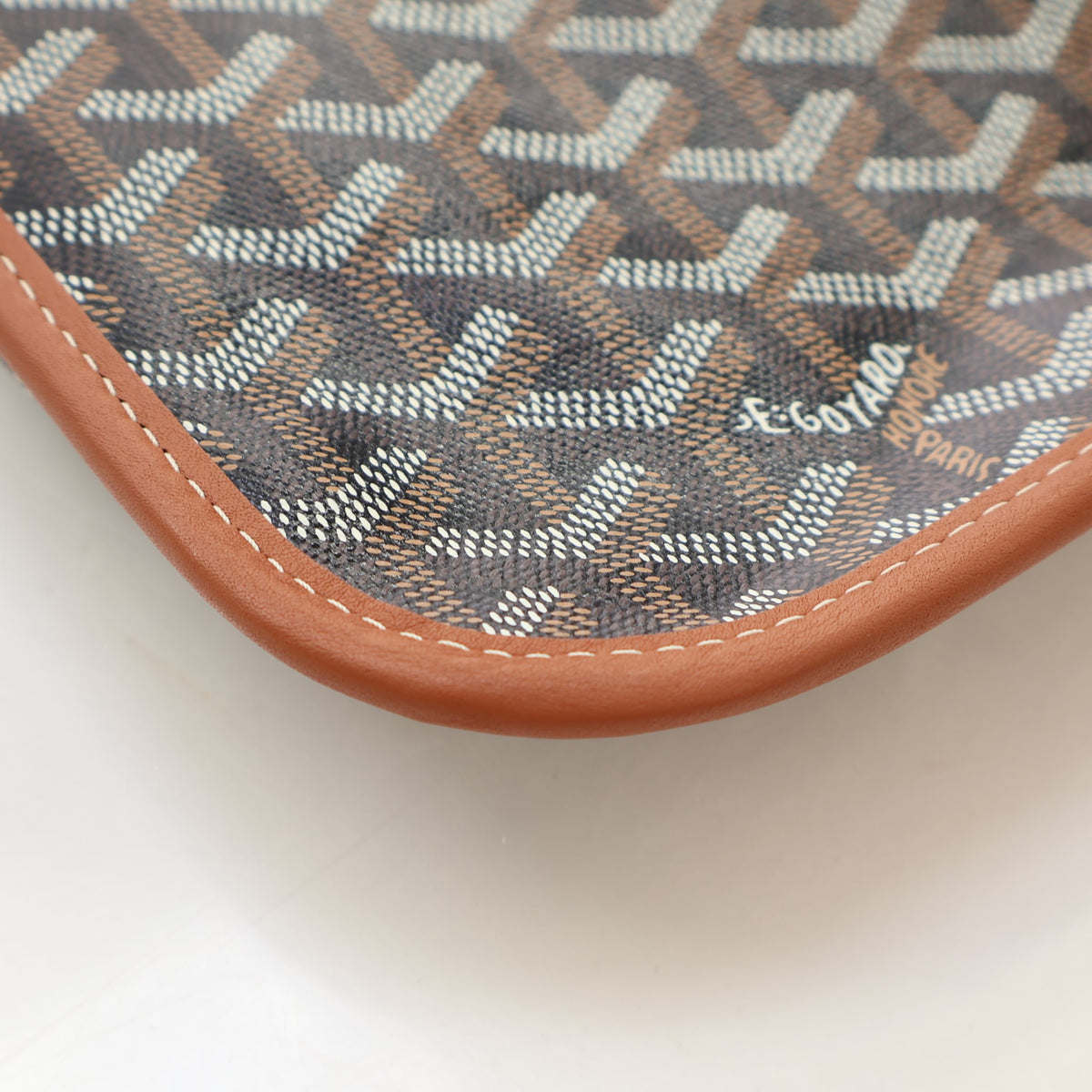 Pre-Owned Goyard Coursier Messenger Bag, corner and edge detail, photo 12 of 16