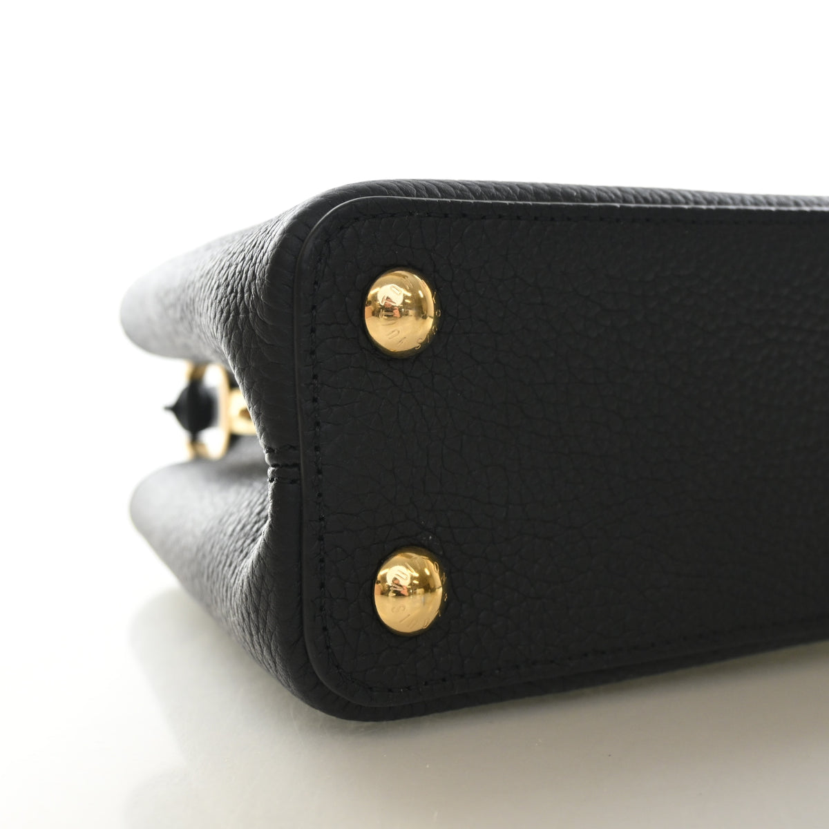 Pre-Owned Louis Vuitton Taurillon Capucines BB, base and feet view, photo 6 of 15
