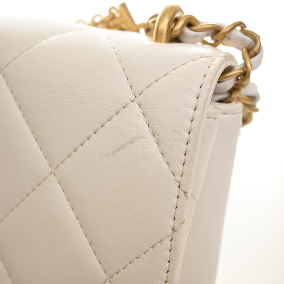 Pre-Owned Chanel Flap Bag Small Lambskin CC Crystal Logo, corner detail