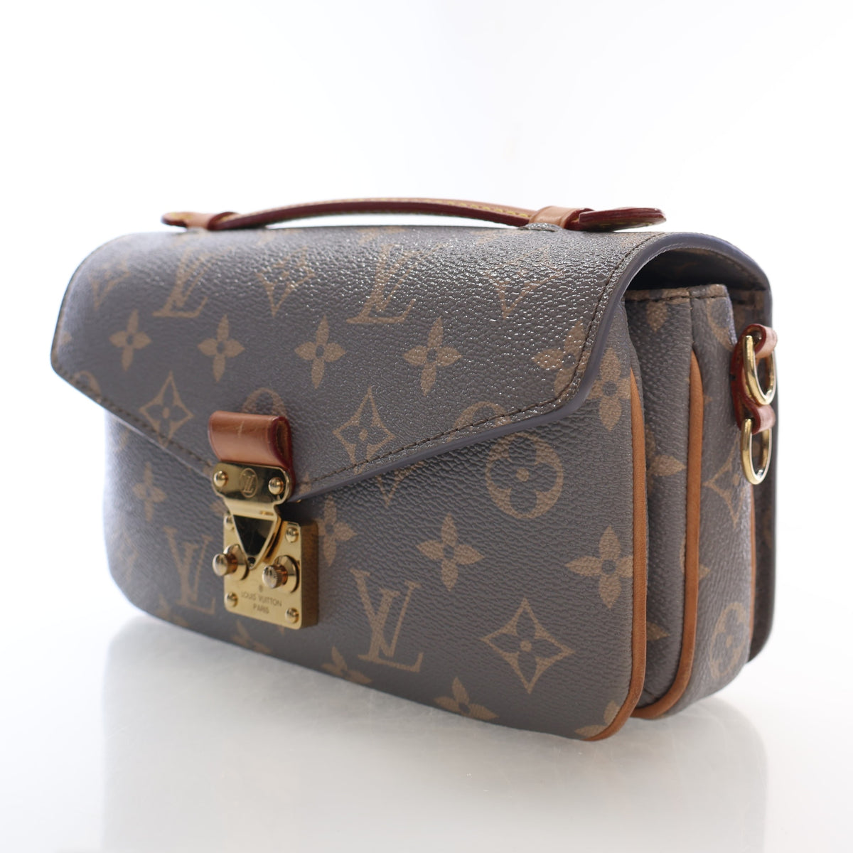 Pre-Owned Louis Vuitton Pochette Metis Canvas Monogram East West, three-quarter view