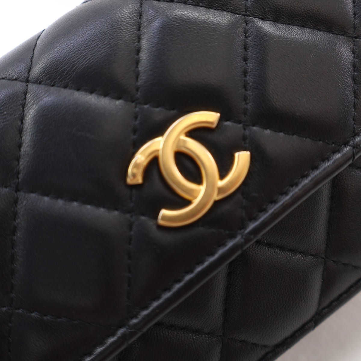 Pre-Owned Chanel Wallet On Chain Lambskin WOC, gold embossed logo detail, photo 4 of 16