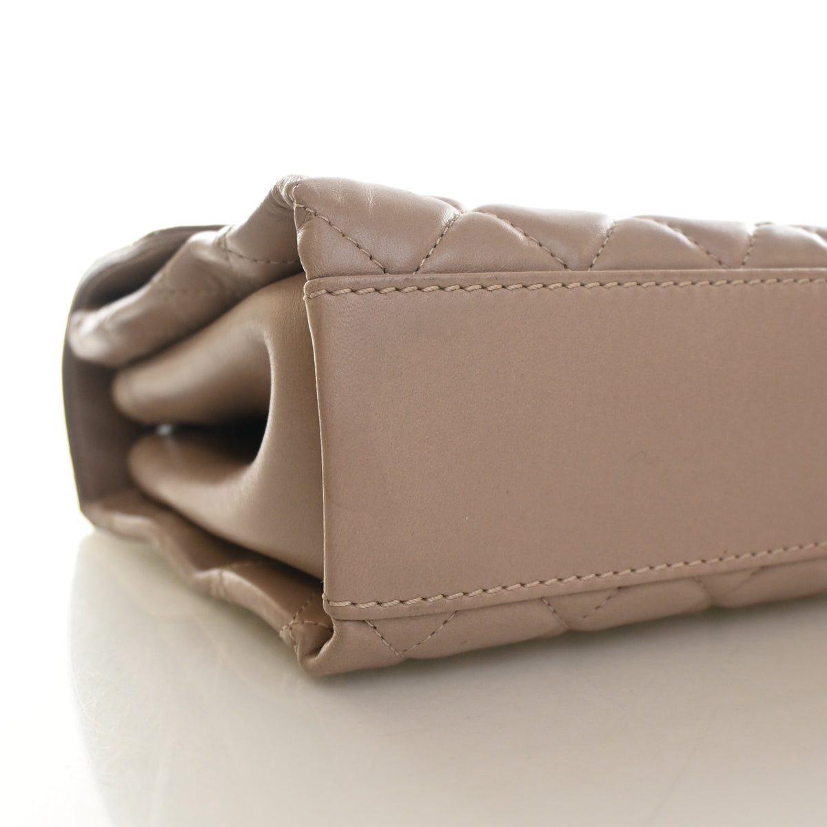 Chanel Jumbo Lambskin Single Flap Bag, photo 6 of 17