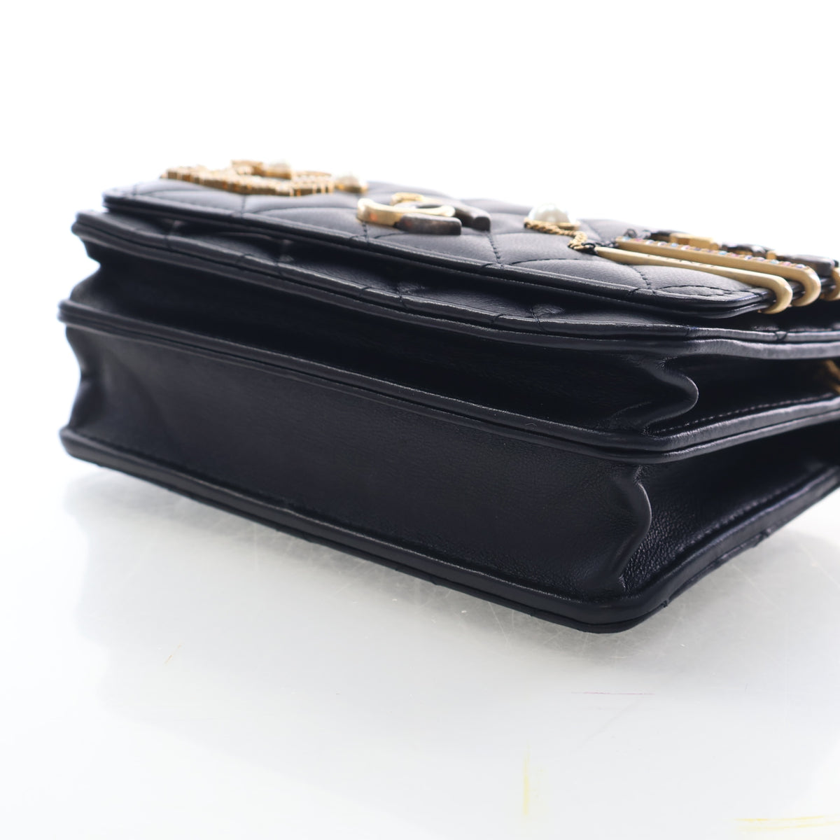 Pre-Owned Chanel Wallet On Chain Mini Lambskin Coco Clips, side profile, photo 8 of 15