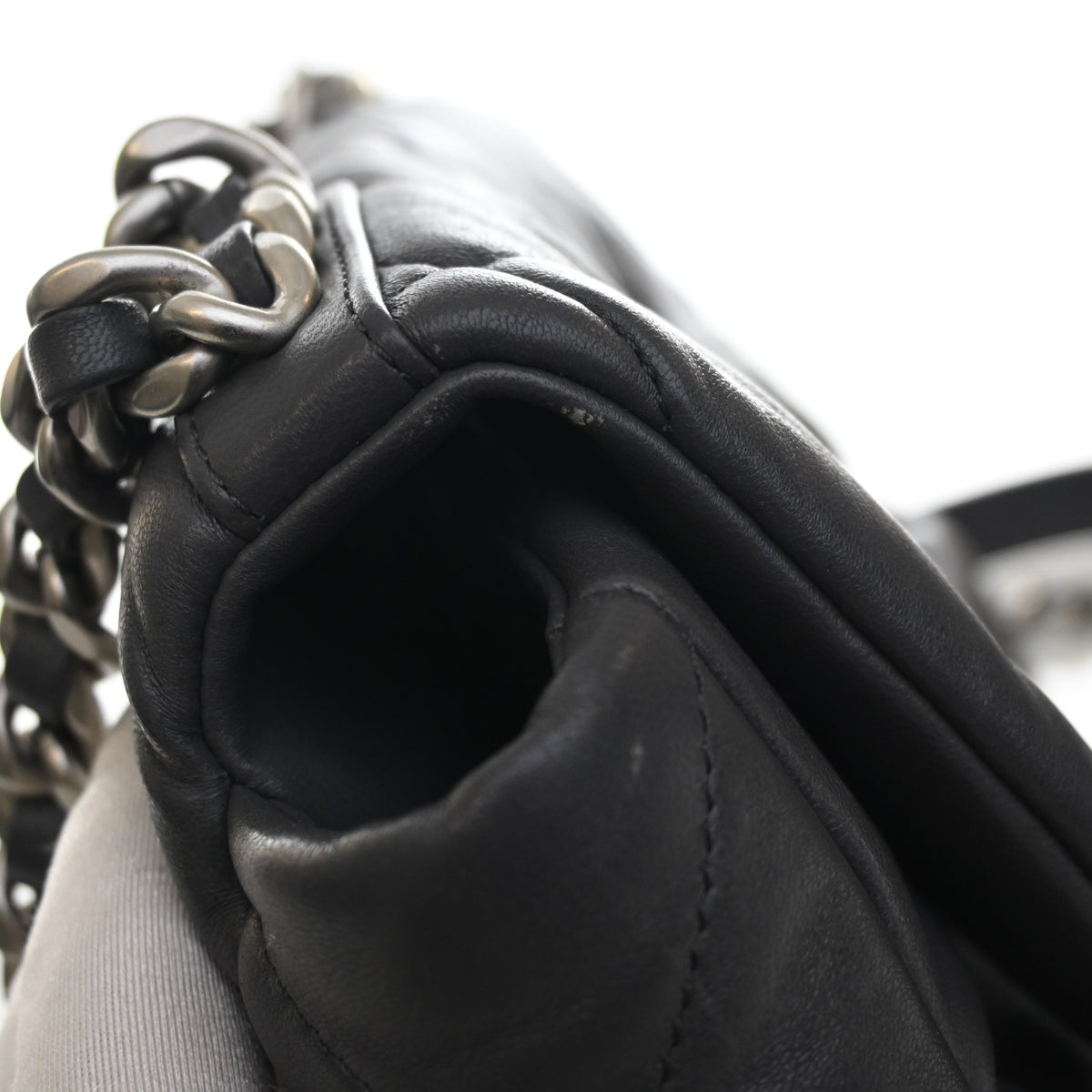 Chanel Medium Lambskin 19 Flap Bag, photo 14 of 15