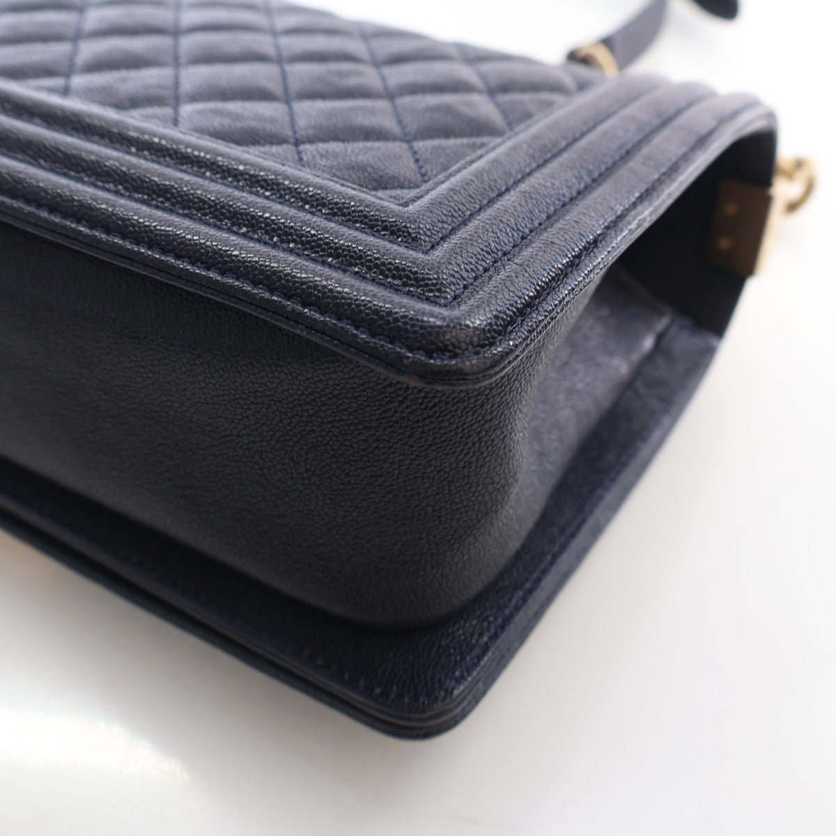Pre-Owned Chanel Boy Bag Medium Caviar Leather, corner and edge detail, photo 14 of 18