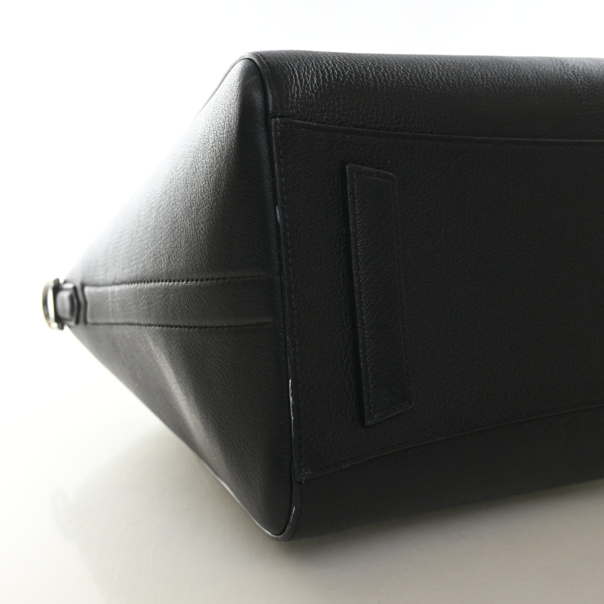Pre-Owned Givenchy Antigona Medium Goatskin Bag, base view