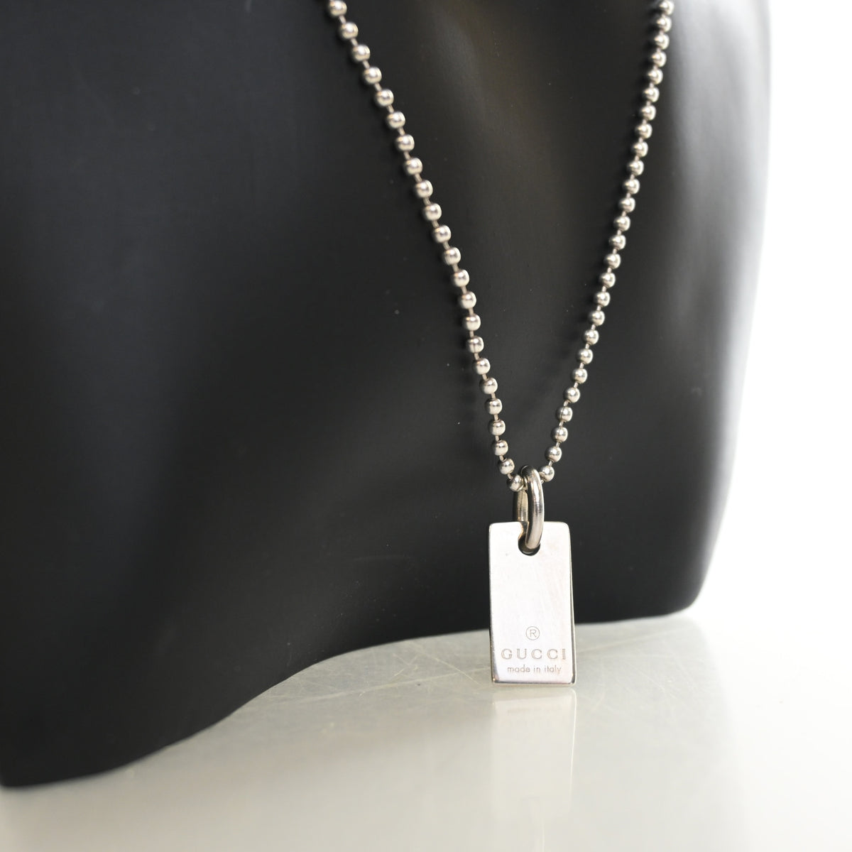 Pre-Owned Gucci Necklace Dog Tag, strap and chain detail