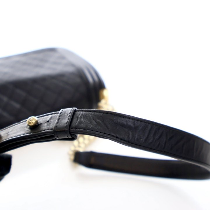 Pre-Owned Chanel Boy Bag Medium Lambskin, strap and chain detail, photo 15 of 19