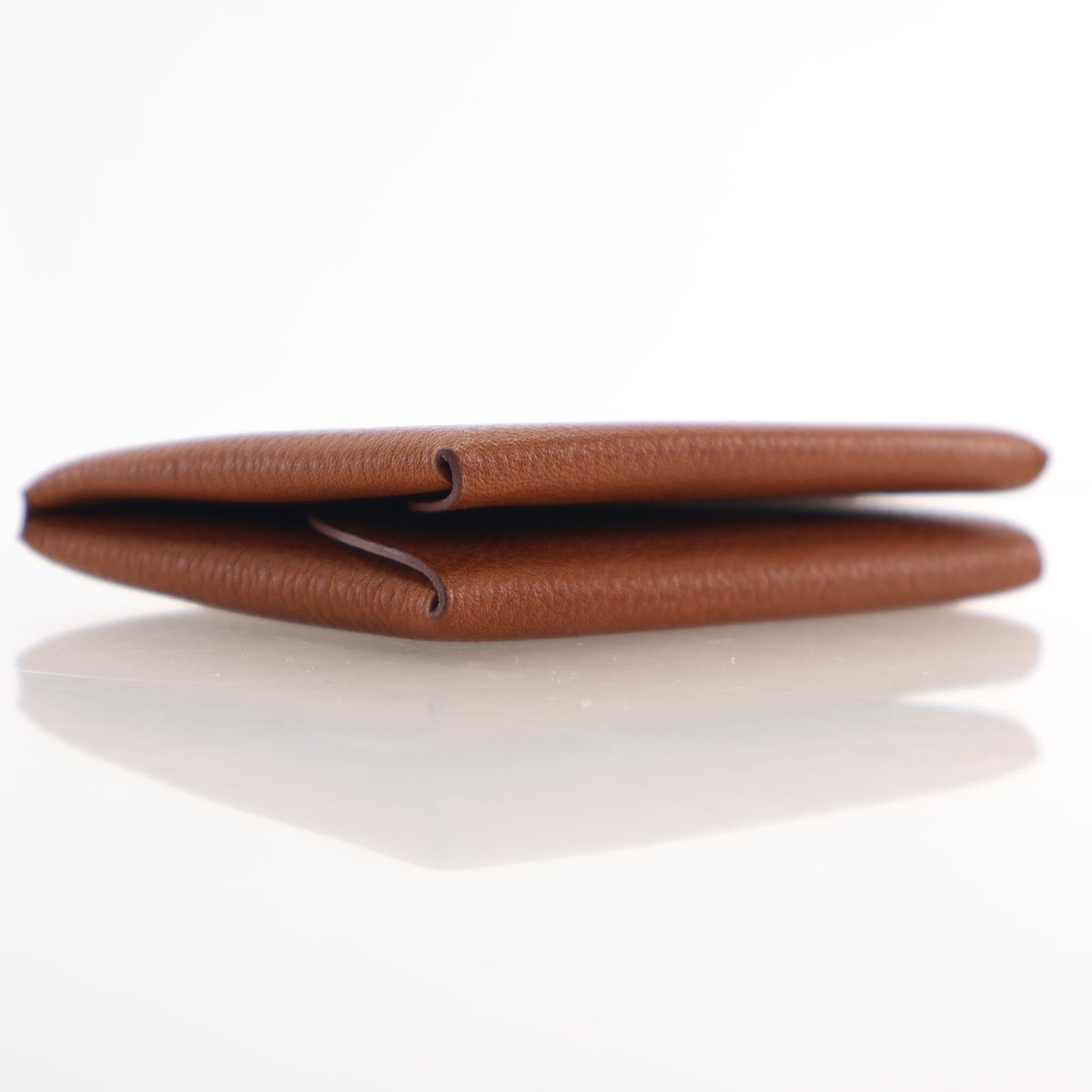 Pre-Owned Hermès Card Holder Fauve Barenia Leather Calvi Duo, side profile