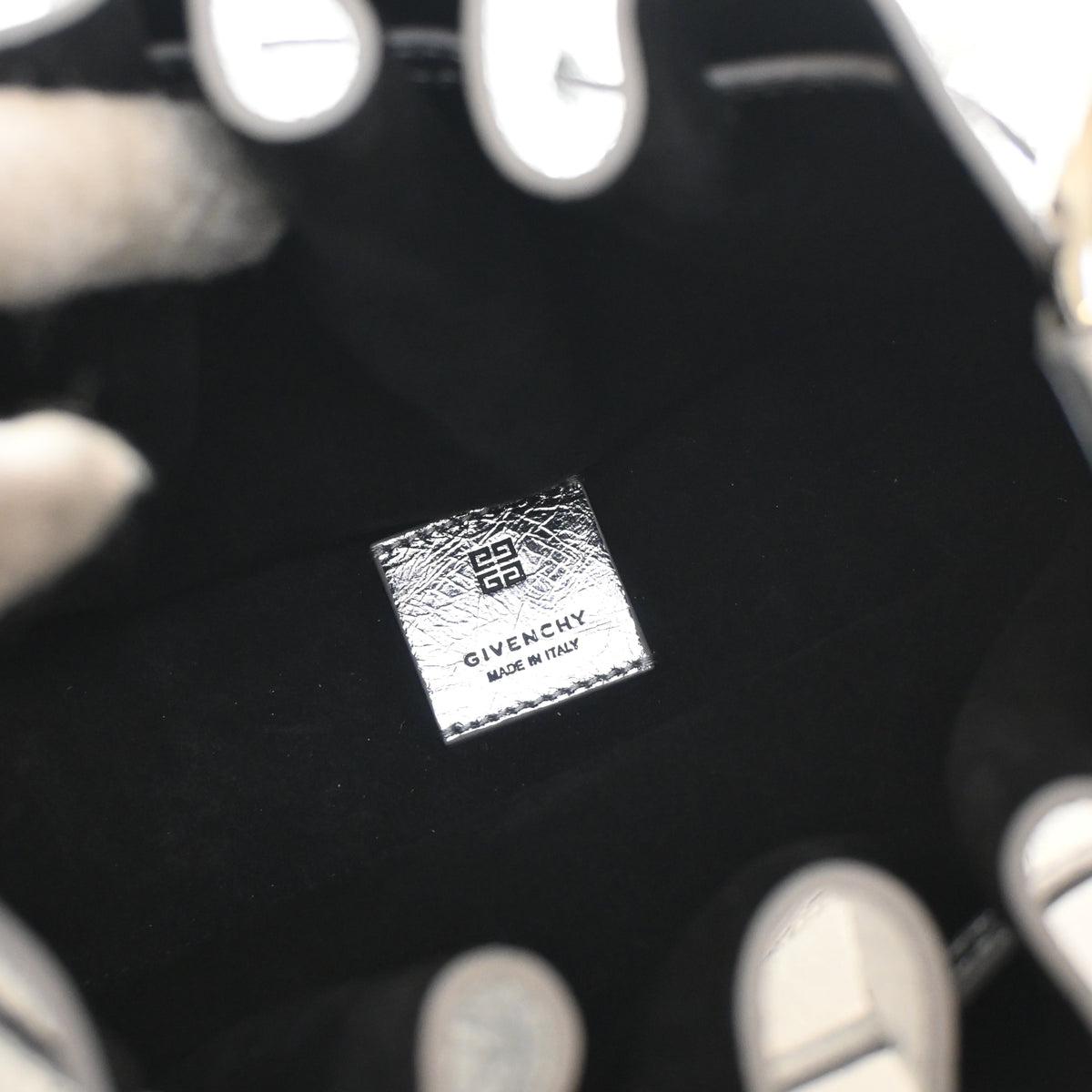Pre-Owned Givenchy Bucket Bag Small Crinkled Calfskin, logo detail, photo 12 of 13