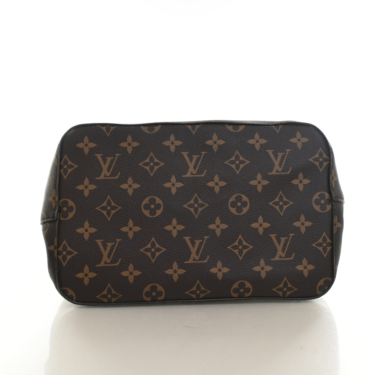 Pre-Owned Louis Vuitton MM Monogram Neo Noe, base and feet view, photo 8 of 12