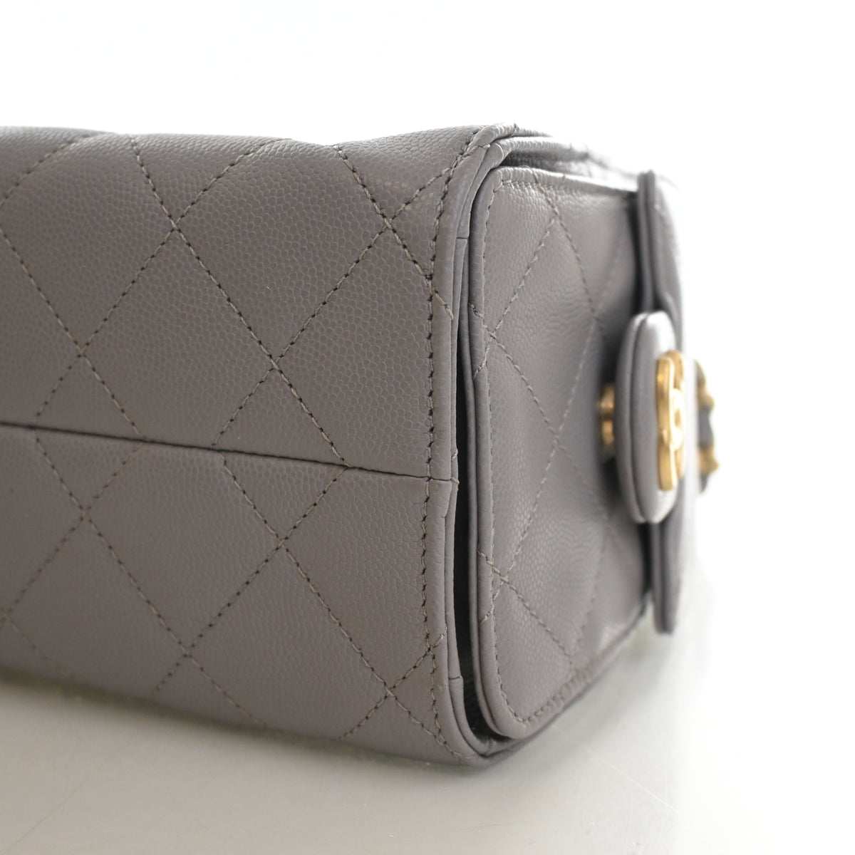 Pre-Owned Chanel Hobo Mini Caviar Leather 25, side profile, photo 8 of 14