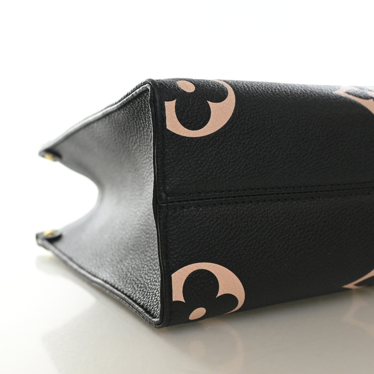 Louis Vuitton Monogram Giant Empreinte OnTheGo PM, photo 5 of 13