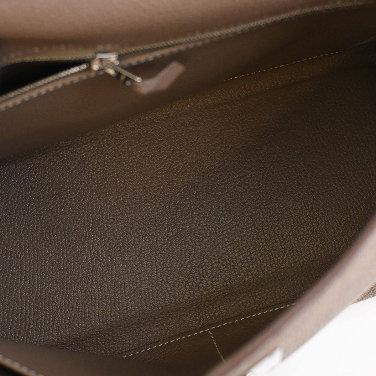 Pre-Owned Hermès Kelly 32 Etoupe Togo Leather, open interior with lining