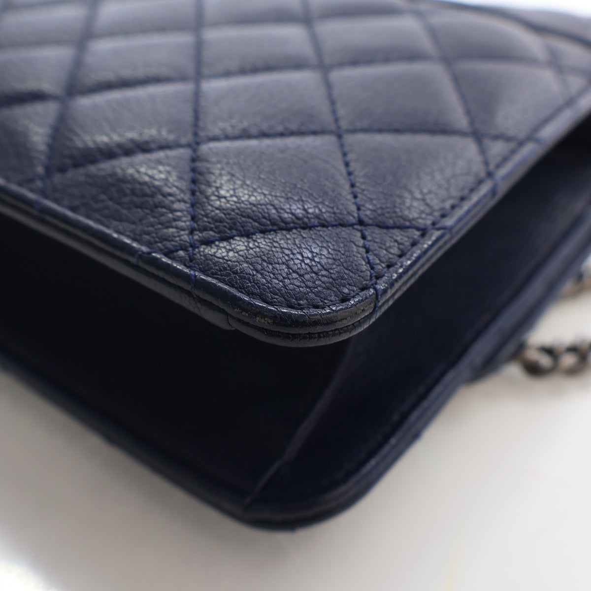 Pre-Owned Chanel Flap Bag Small Goatskin University, corner and edge detail, photo 13 of 16