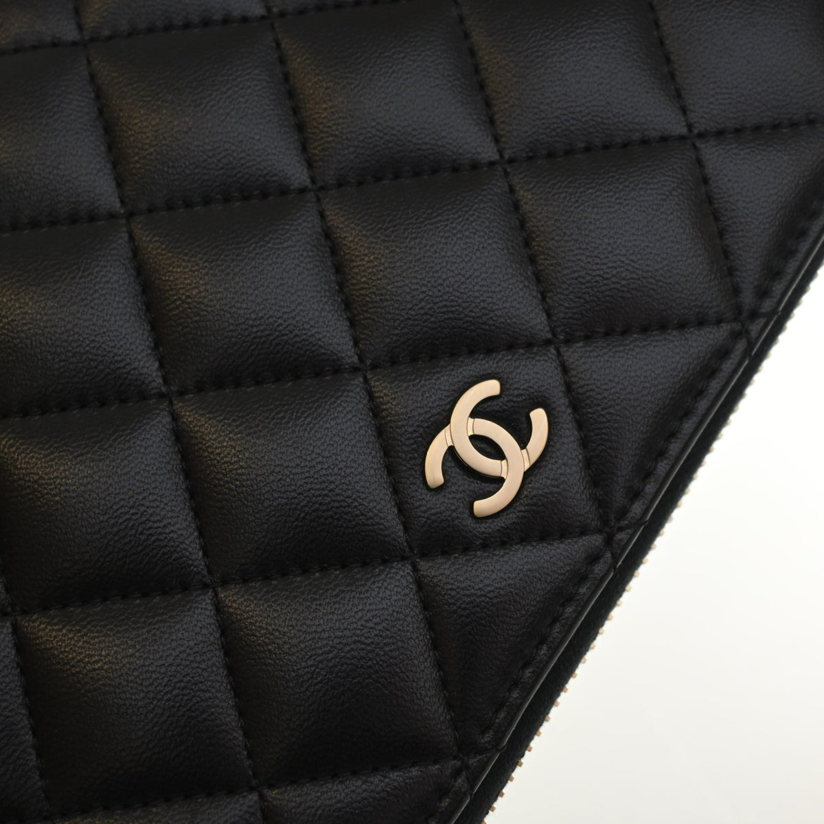 Chanel Lambskin Zip Around Clutch, photo 4 of 14