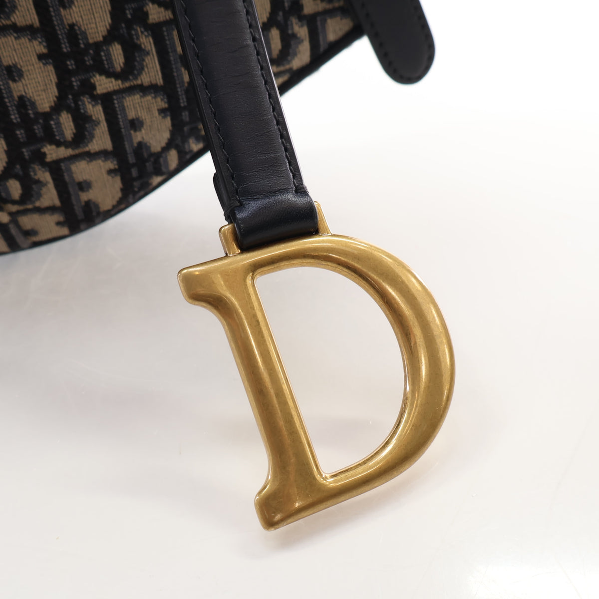 Pre-Owned Christian Dior Saddle Bag Medium Oblique, gold hardware