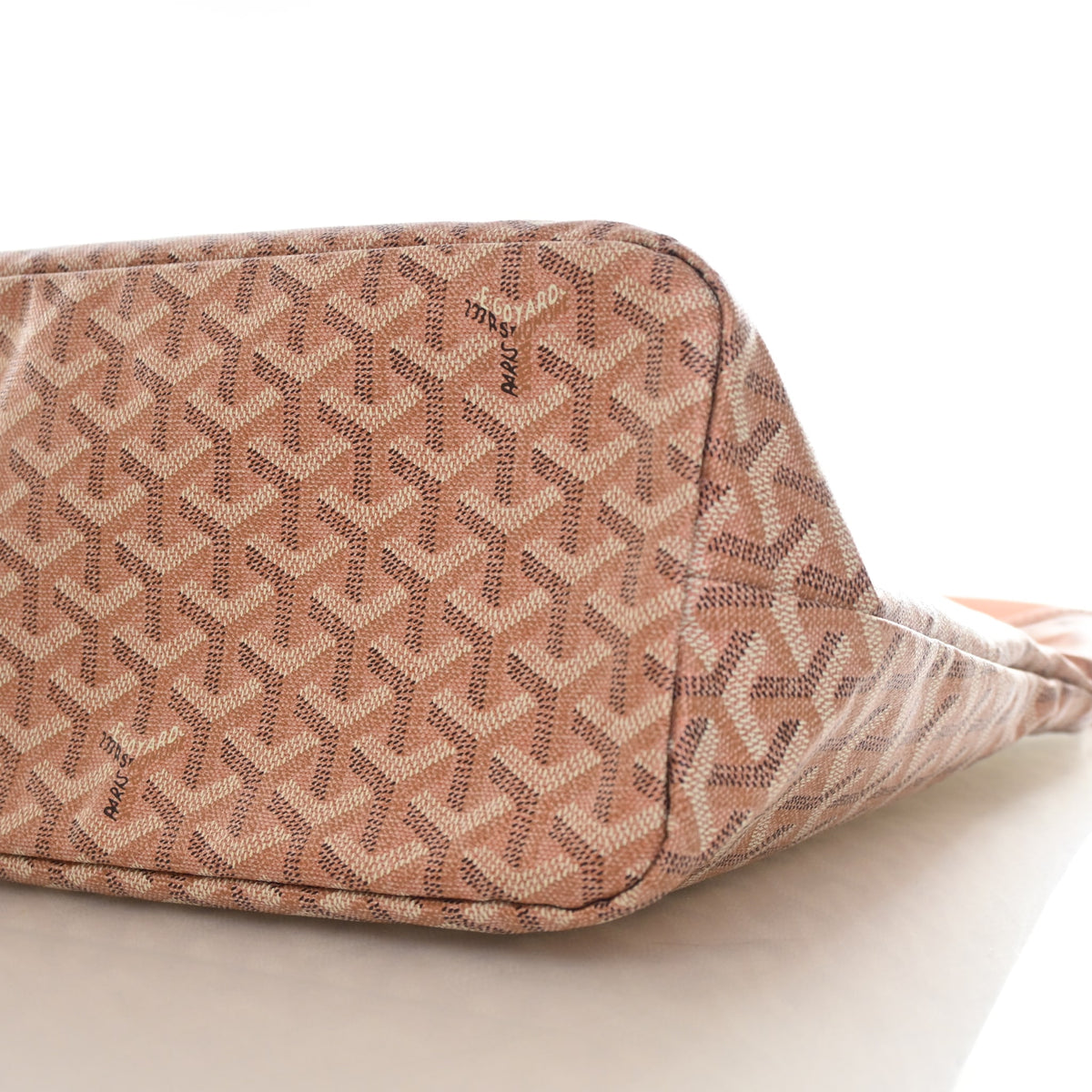 Pre-Owned Goyard PM Goyardine Boheme, base and feet view, photo 7 of 17
