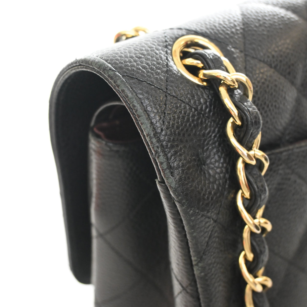 Pre-Owned Chanel Classic Double Flap Jumbo Caviar Leather Bag, corner and edge detail, photo 19 of 20