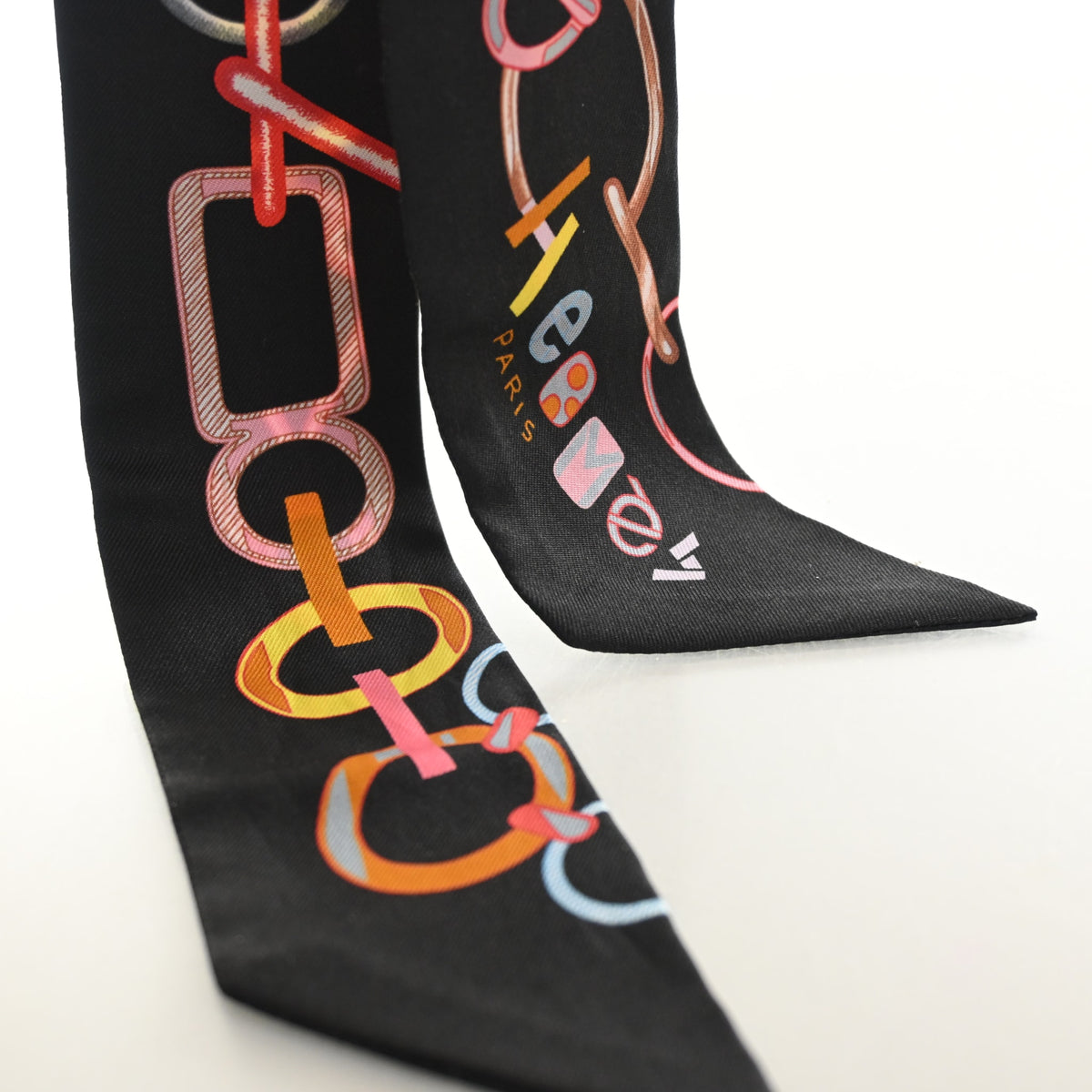 Pre-Owned Hermès Do Re Boucles Silk Twilly, flat lay, photo 6 of 8