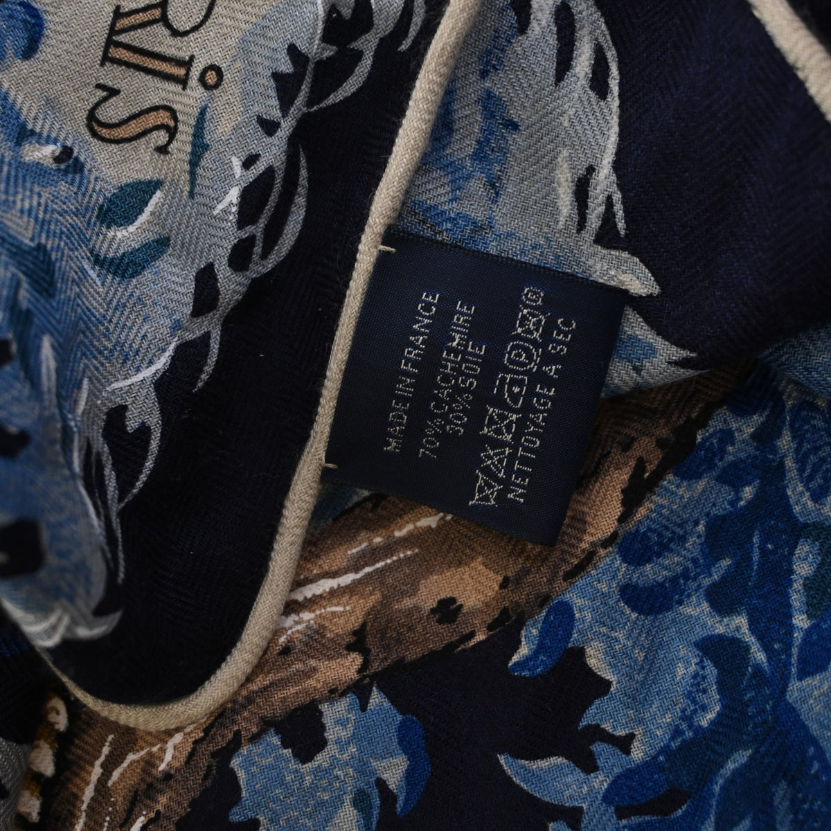 Pre-Owned Hermès Scarf Equateur Triangle, interior label and date code