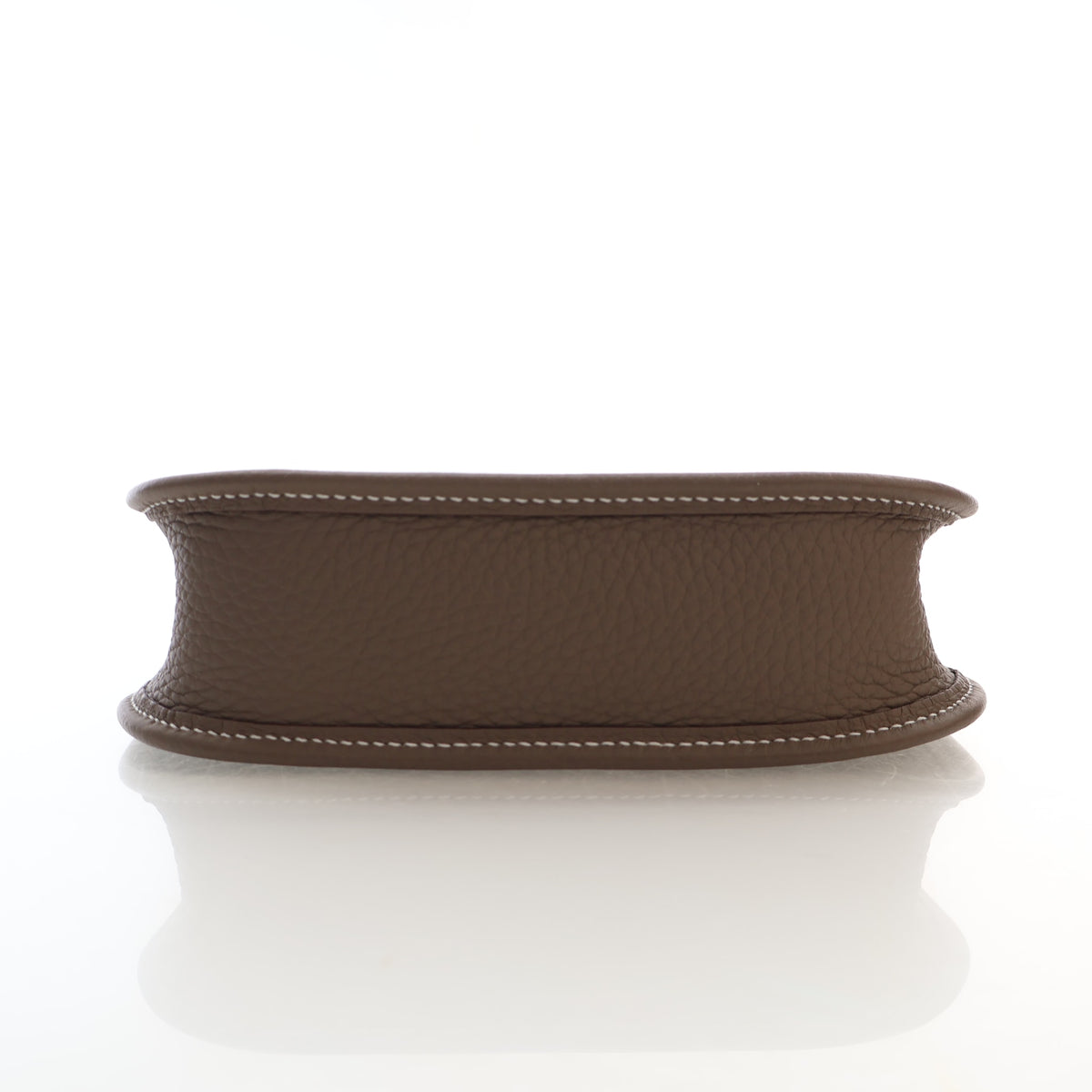 Pre-Owned Hermès Evelyne TPM Etoupe Clemence Leather 16, base and feet view