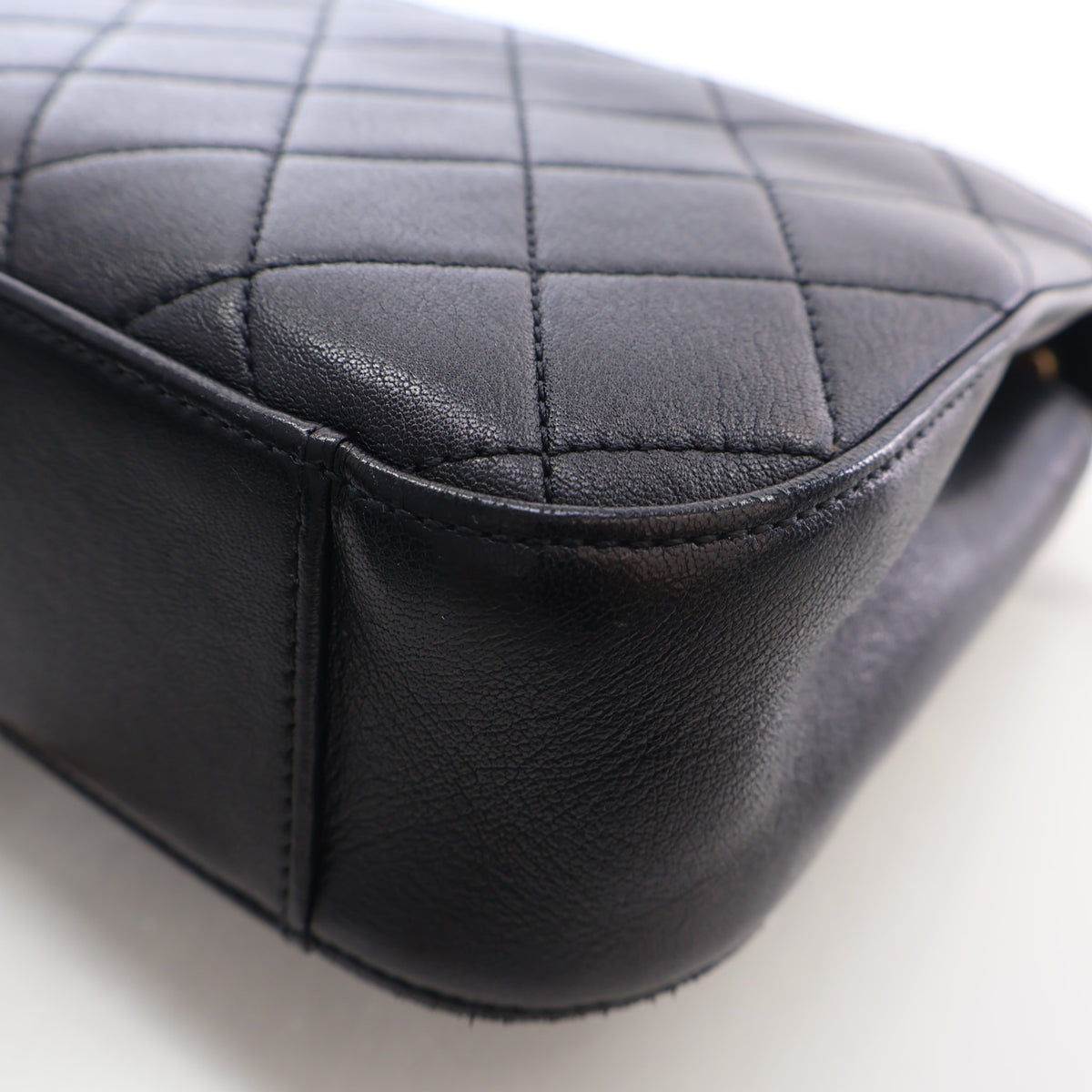 Pre-Owned Chanel Top Handle Medium Calfskin Quilted Chain Infinity Flap, corner and edge detail, photo 13 of 20