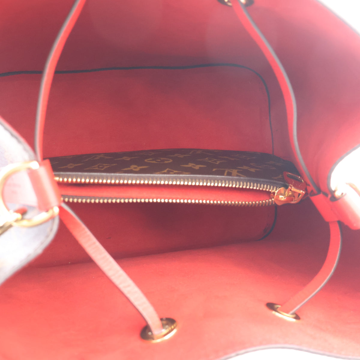 Pre-Owned Louis Vuitton MM Canvas Monogram Neonoe, open interior with lining
