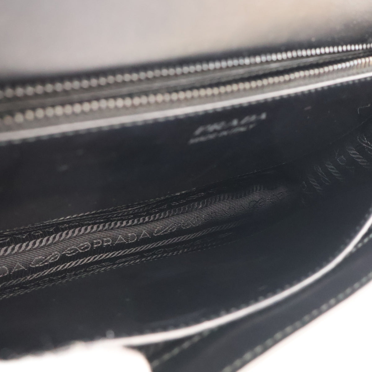 Pre-Owned Prada Shoulder Bag Saffiano City Lights Elektra, open interior