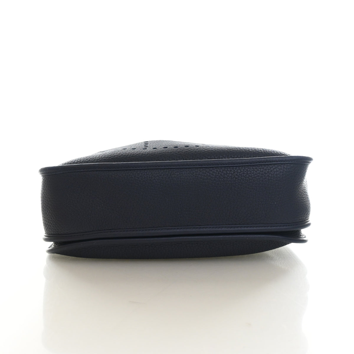 Pre-Owned Hermès Evelyne PM Bleu Nuit Clemence Leather III, base and feet view, photo 8 of 13