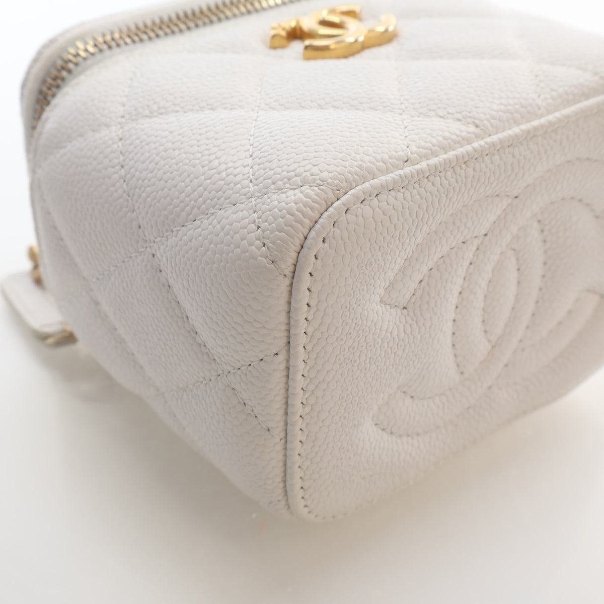 Pre-Owned Chanel Vanity Case Mini Caviar Leather Sweetheart Crush, corner and edge detail