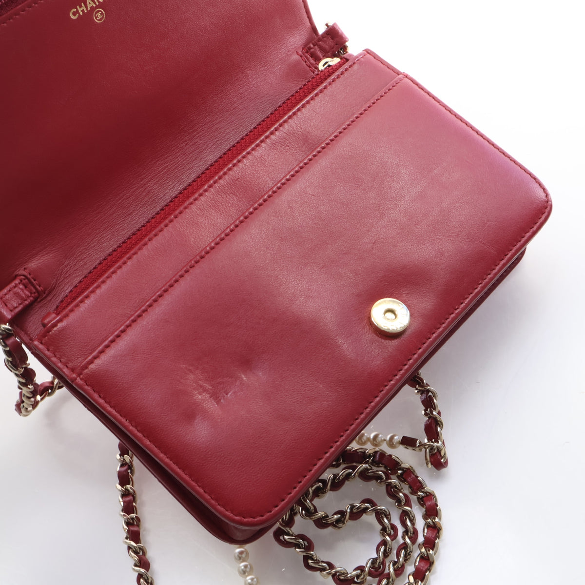 Pre-Owned Chanel Wallet On Chain Lambskin Pearl, open interior