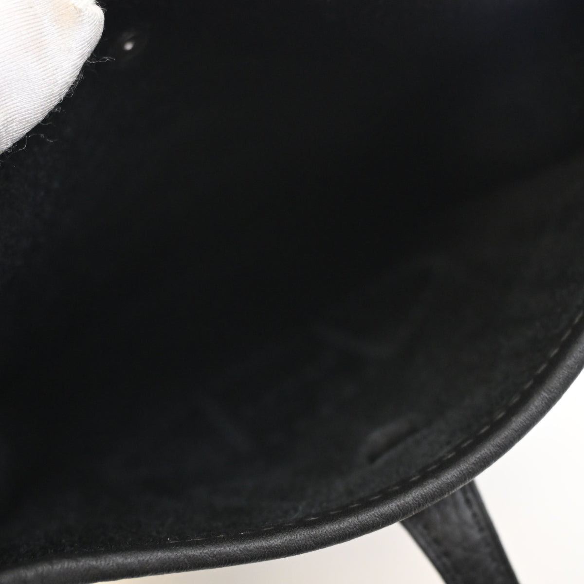 Pre-Owned Hermès Evelyne TPM Noir Clemence Leather 16, open interior with lining, photo 11 of 15
