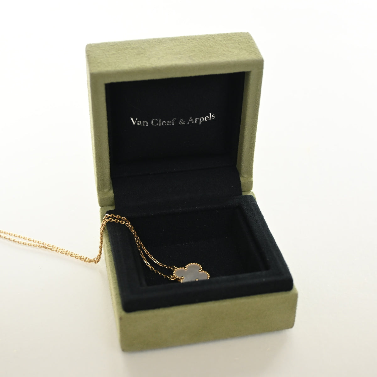 Van Cleef & Arpels Mother Of Pearl Vintage Alhambra Pendant, photo 10 of 11