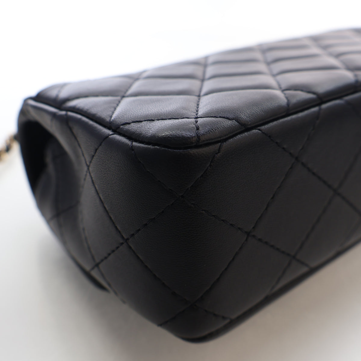 Pre-Owned Chanel Flap Bag Mini Lambskin CC, corner and edge detail, photo 12 of 17