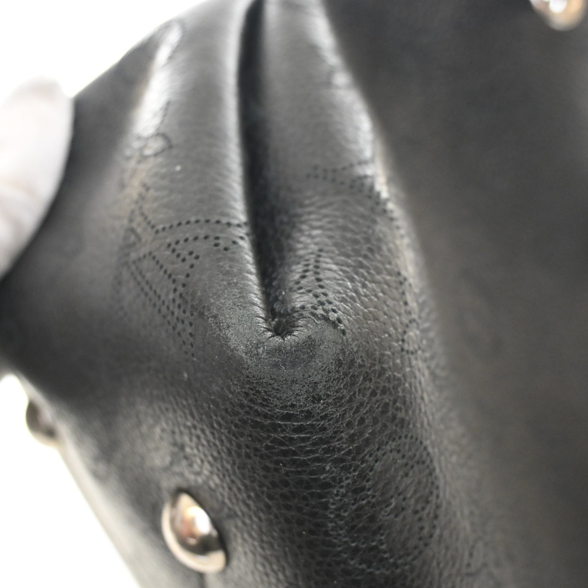 Pre-Owned Louis Vuitton Monogram Mahina Bella, corner and edge detail, photo 15 of 17
