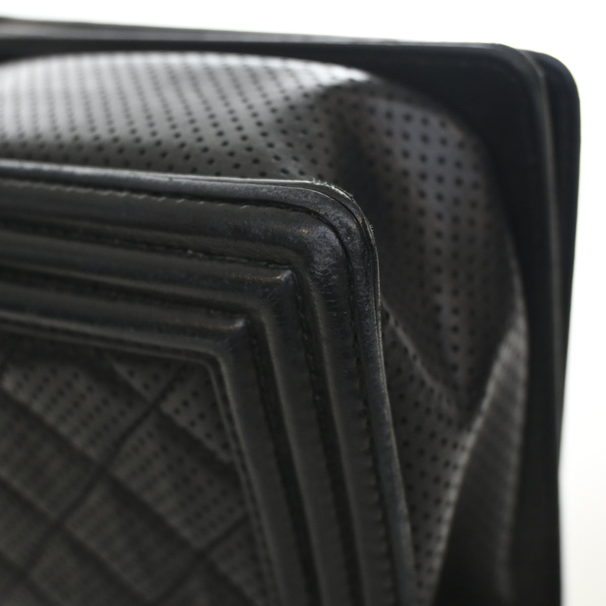 Pre-Owned Chanel Boy Bag Medium Lambskin Perforated, corner and edge detail, photo 17 of 19