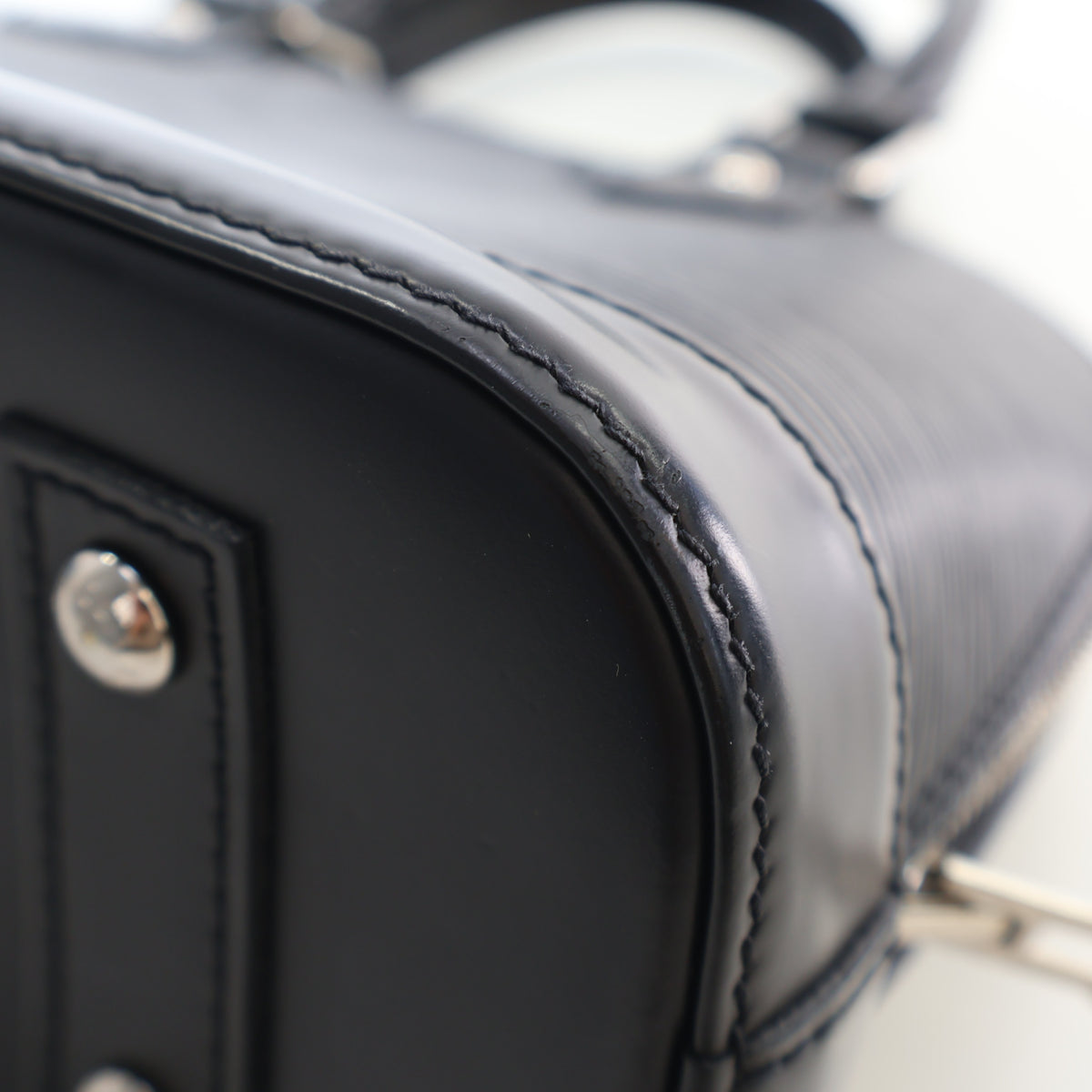 Louis Vuitton Epi Alma BB, photo 17 of 19