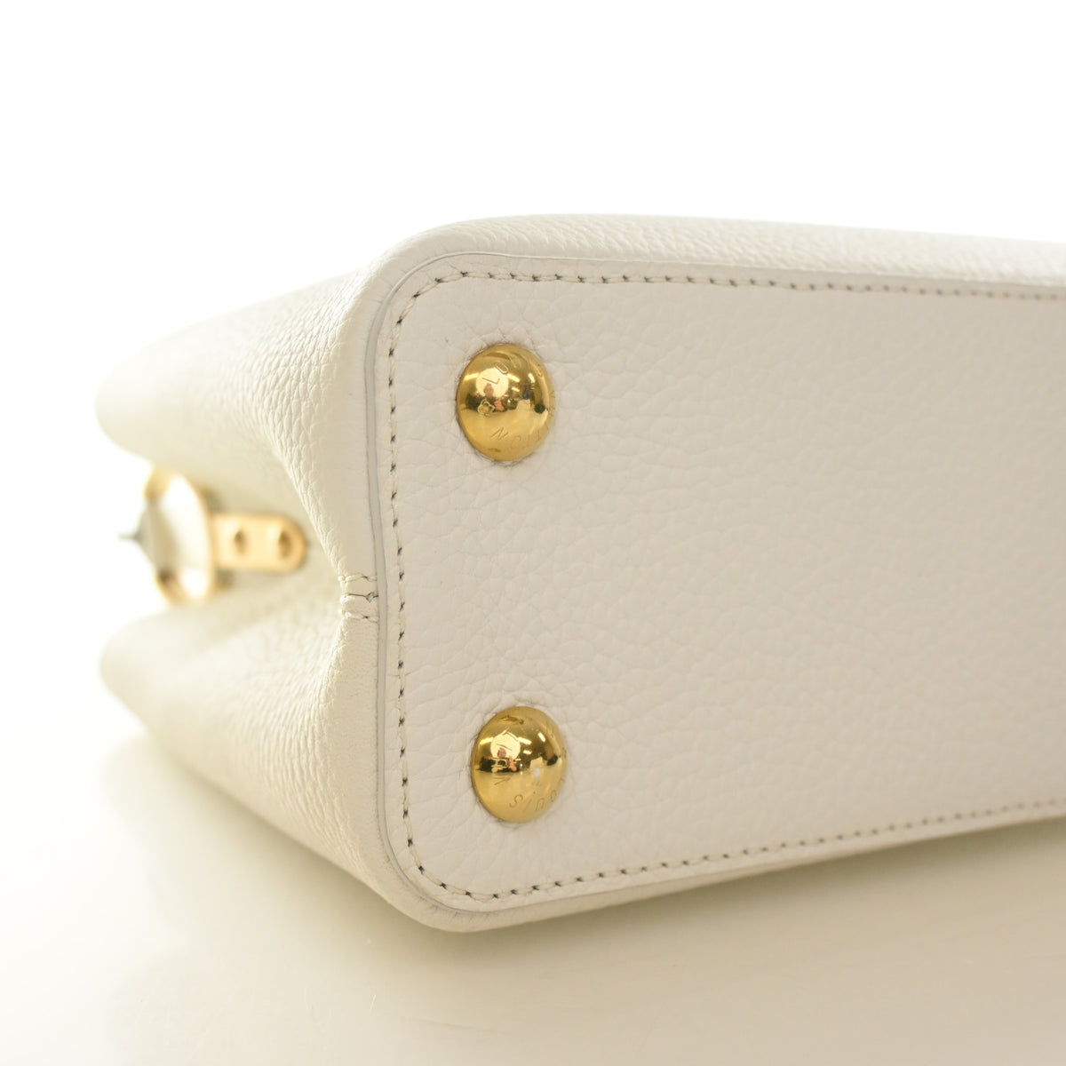 Pre-Owned Louis Vuitton Taurillon Capucines BB, base and feet view, photo 6 of 14