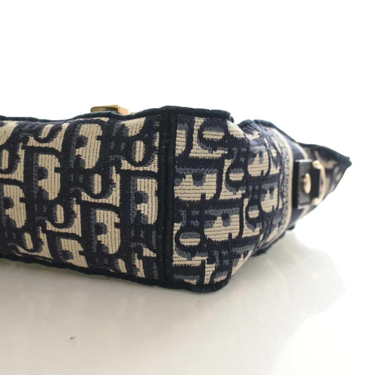 Pre-Owned Christian Dior Small Oblique Diorcamp, corner and edge detail