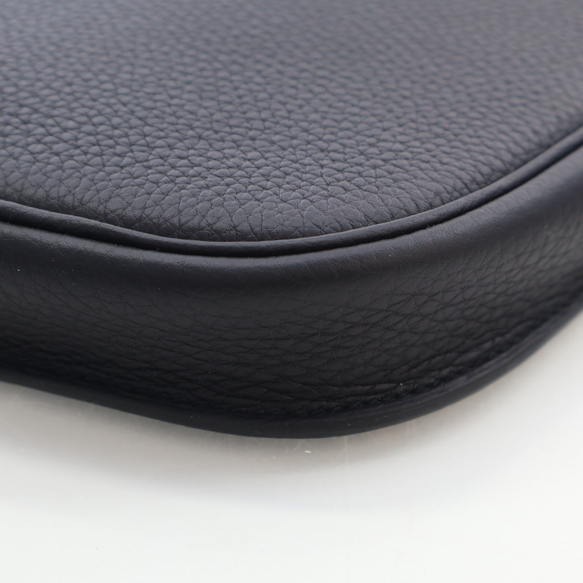 Hermes Noir Togo Perspective Cavaliere 21, photo 8 of 17