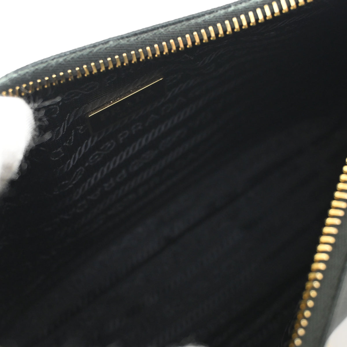 Prada Saffiano Re-Edition 2005, photo 13 of 14