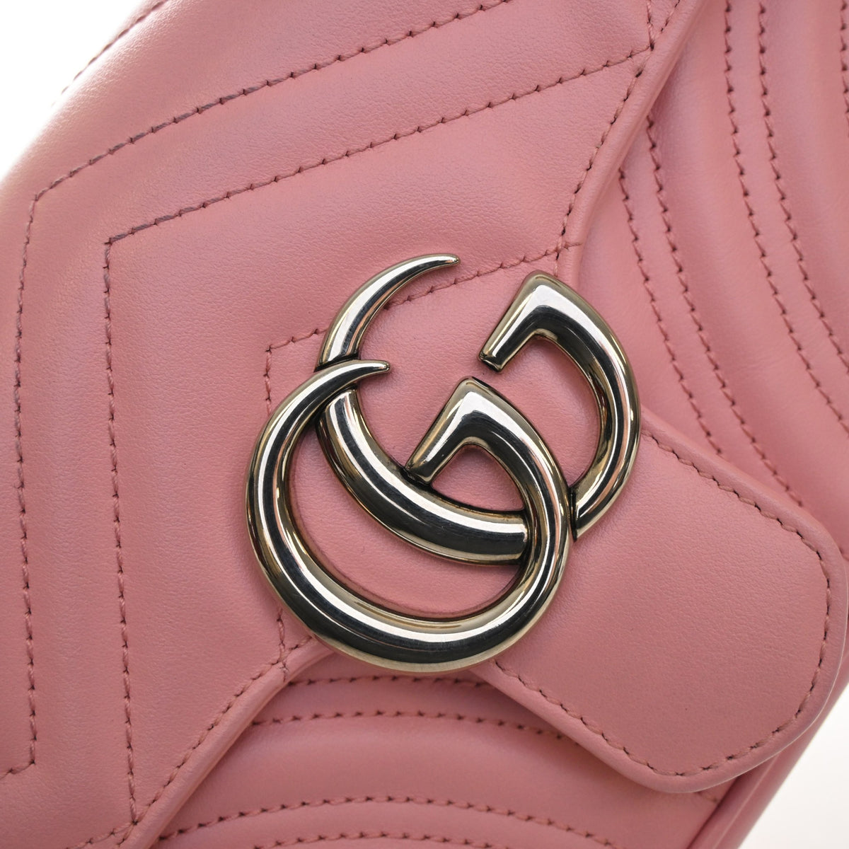 Pre-Owned Gucci Flap Bag Small Calfskin Marmont, silver hardware close-up