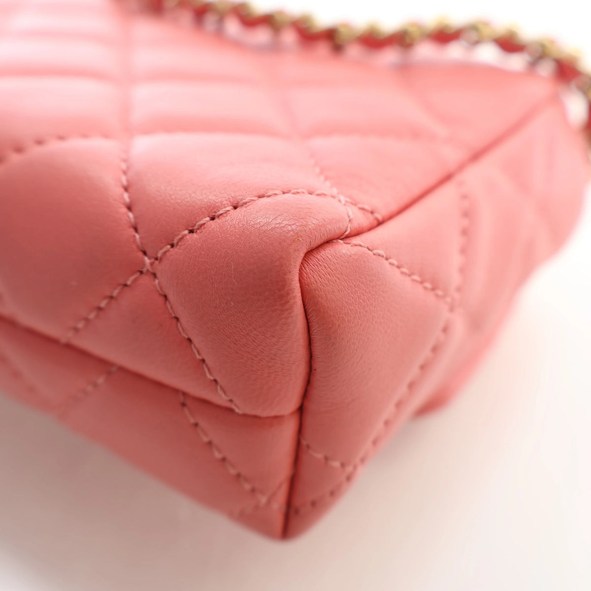 Pre-Owned Chanel Flap Bag Small Lambskin Single, corner and edge detail, photo 11 of 14