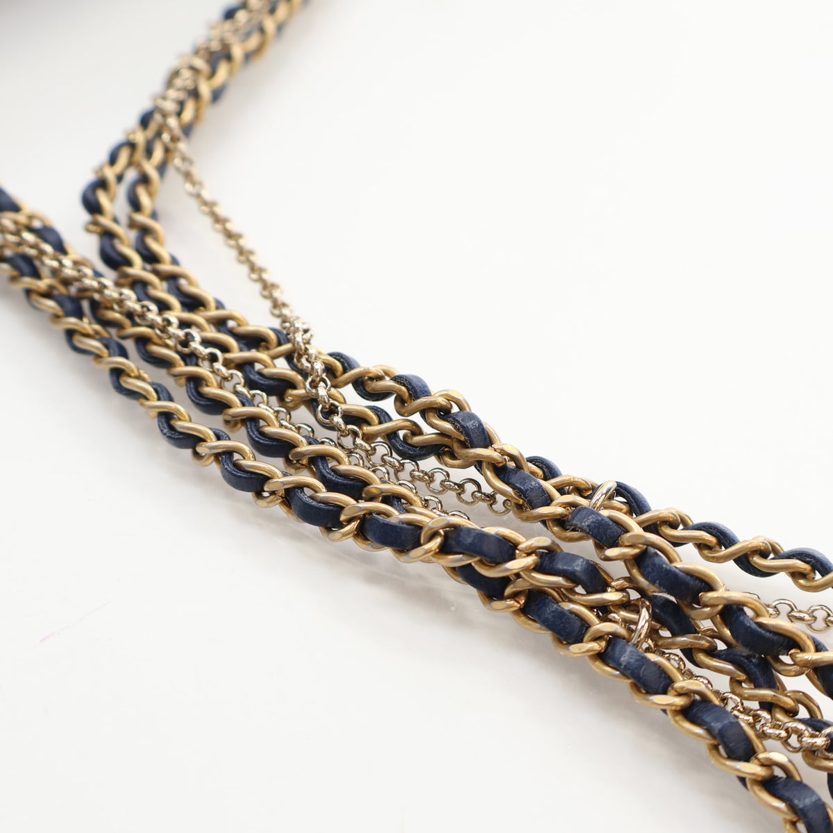 Pre-Owned Chanel Flap Bag Medium Lambskin Chain, strap and chain detail, photo 11 of 19