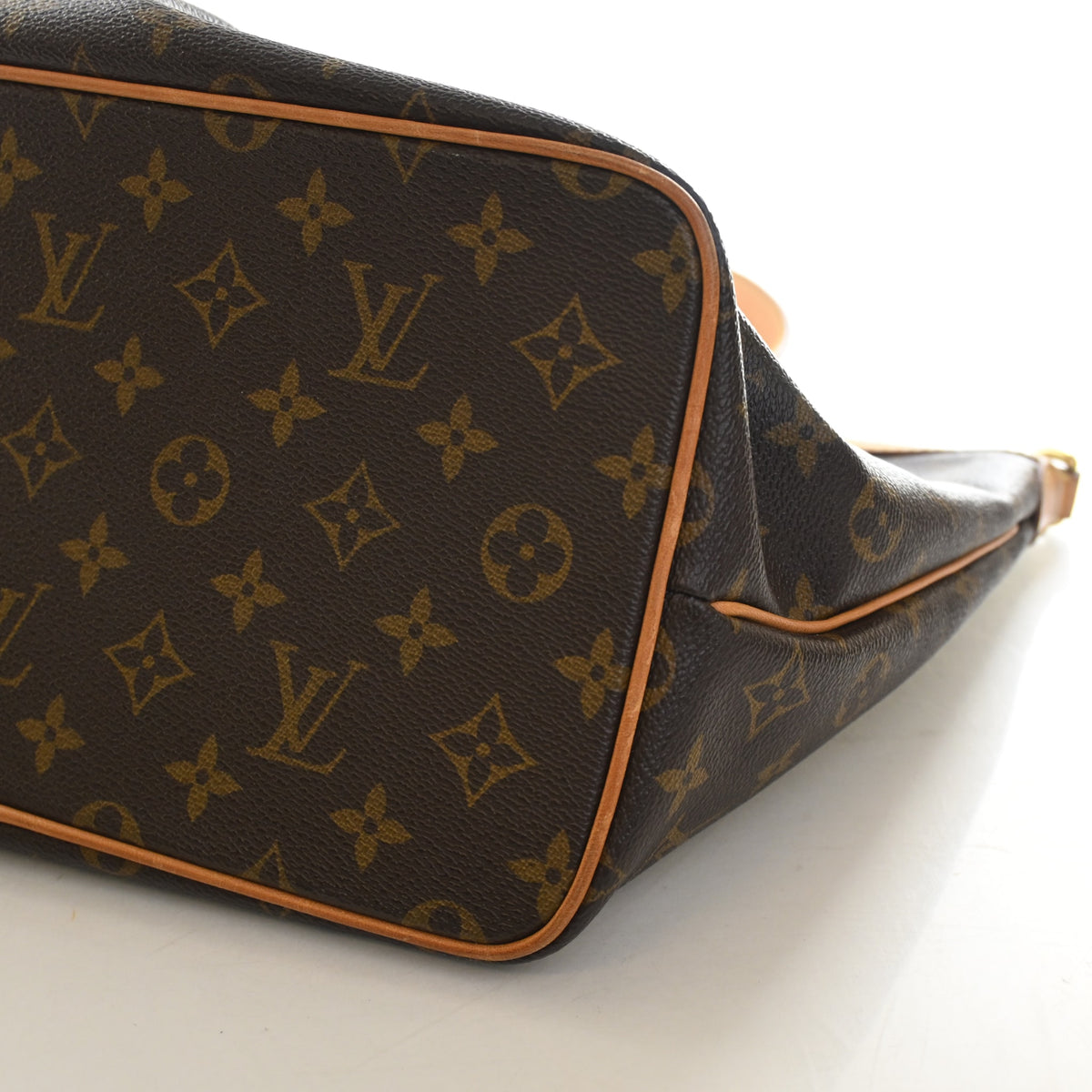 Pre-Owned Louis Vuitton PM Monogram Palermo, base and feet view, photo 8 of 20