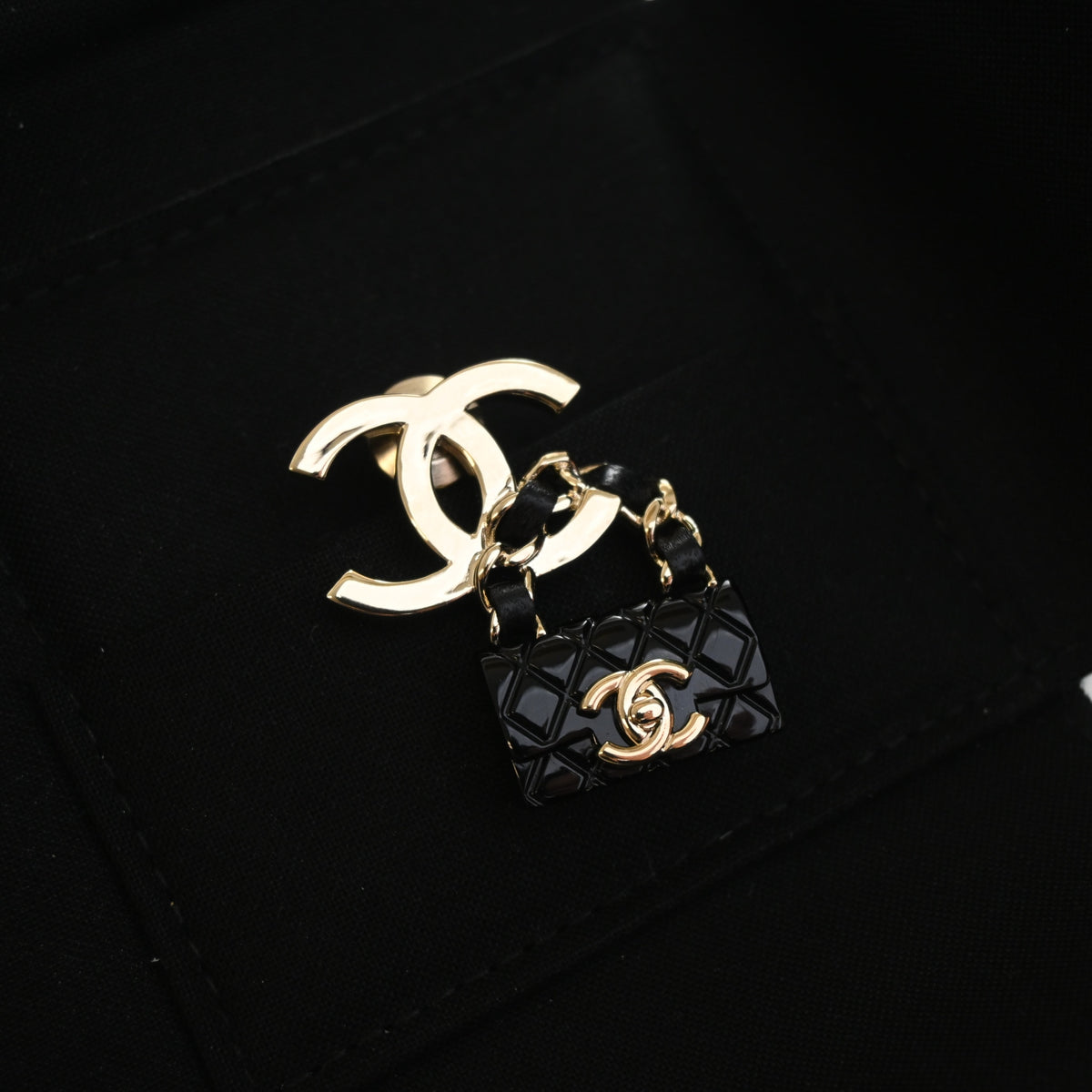 Chanel CC Bag Brooch, photo 2 of 11